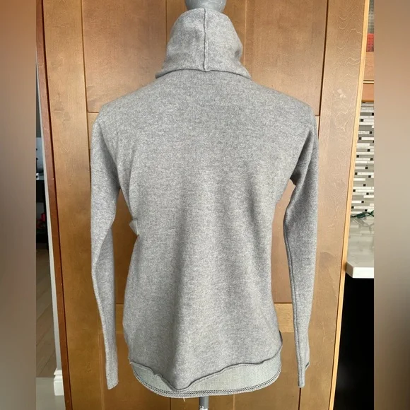 FABIANA FILIPPI Gray & Cream Turtleneck Sweater, Size Small/42 IT - Picture 3 of 15